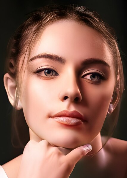 Danielle Rose Russell photo