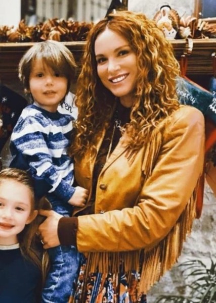 Danneel Ackles photo