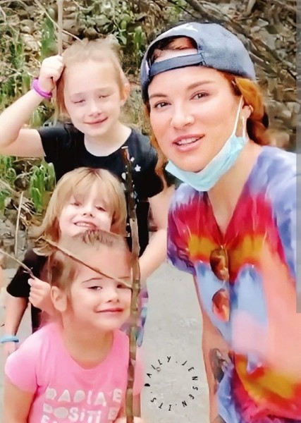 Danneel Ackles photo