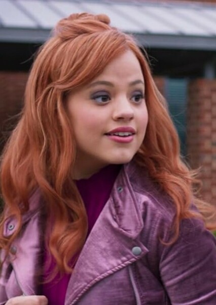 Daphne Blake (Sarah Jeffrey) photo
