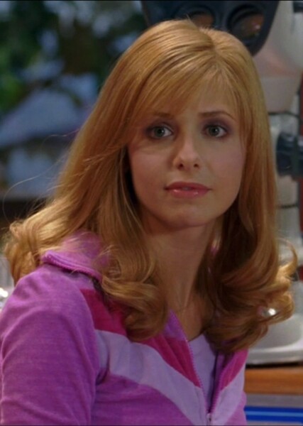 Daphne Blake (Sarah Michelle Gellar)
