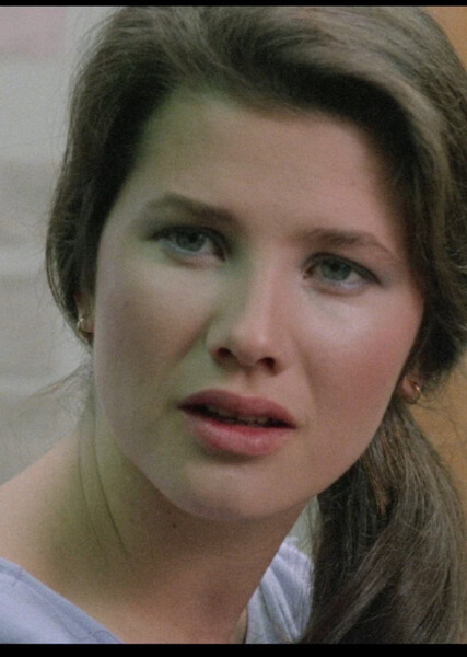 Daphne Zuniga photo