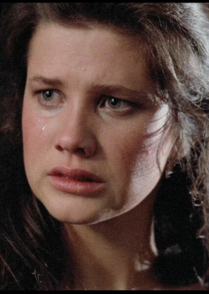 Daphne Zuniga photo