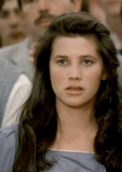 Daphne Zuniga photo