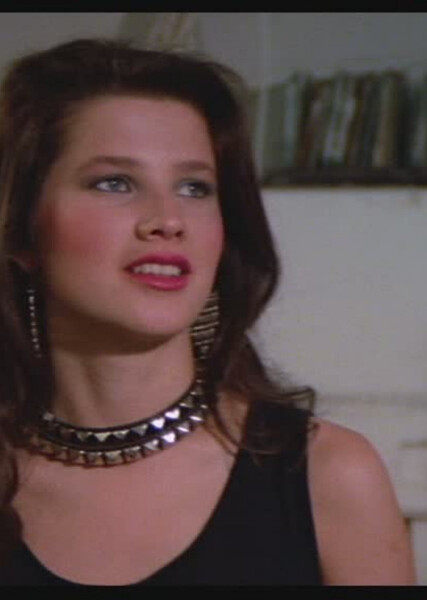 Daphne Zuniga photo