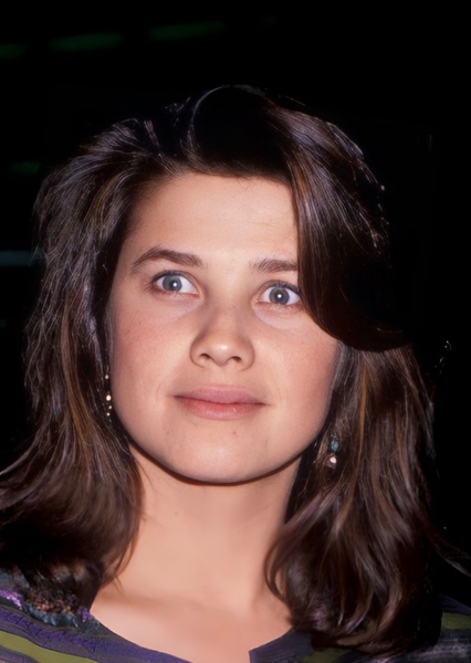 Daphne Zuniga photo