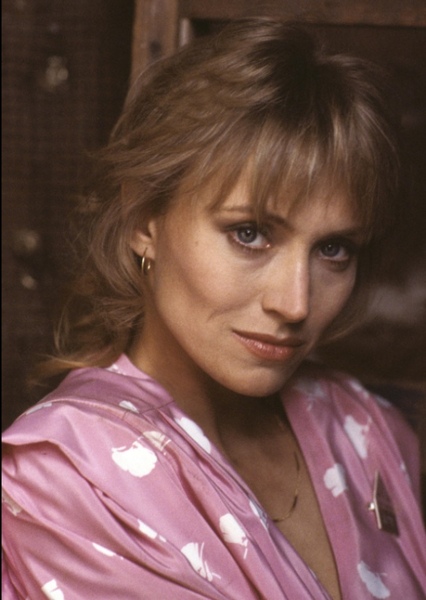 Darlanne Fluegel photo