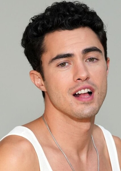 Darren Barnet photo