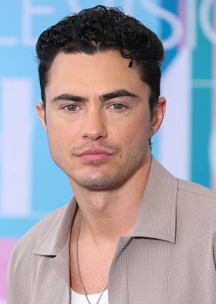 Darren Barnet