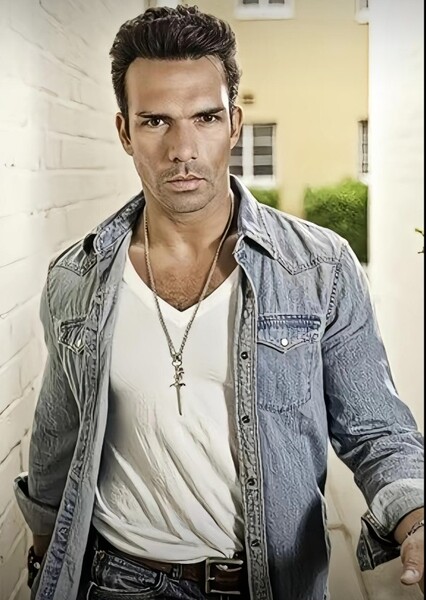 Darren Shahlavi photo