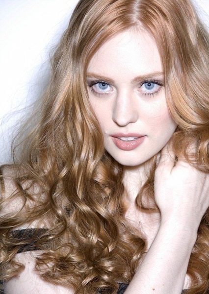 Deborah Ann Woll photo
