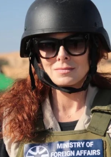 Debra Messing photo