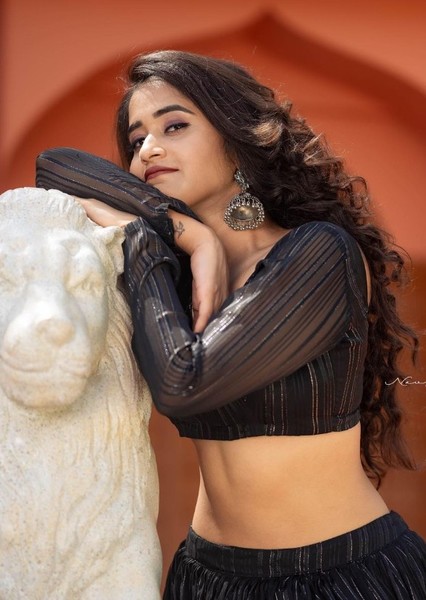 Deepthi Sunaina photo