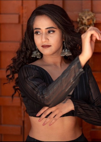 Deepthi Sunaina photo