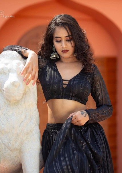 Deepthi Sunaina photo