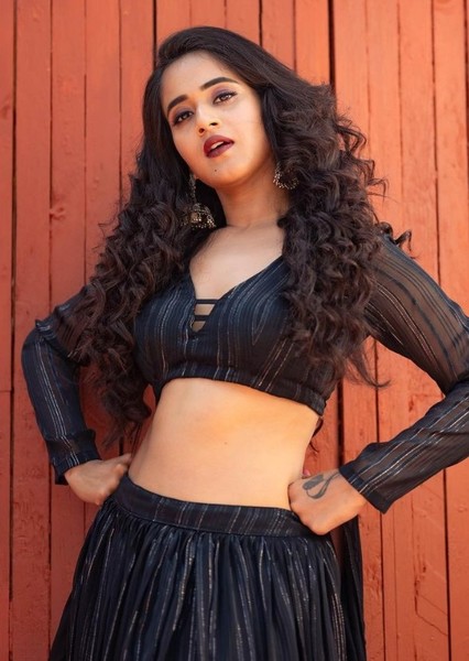 Deepthi Sunaina photo