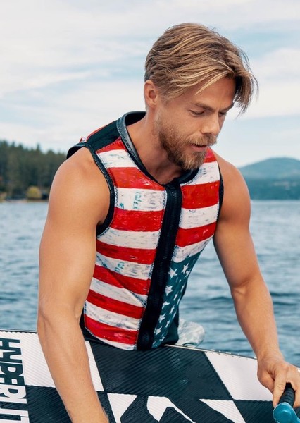 Derek Hough photo