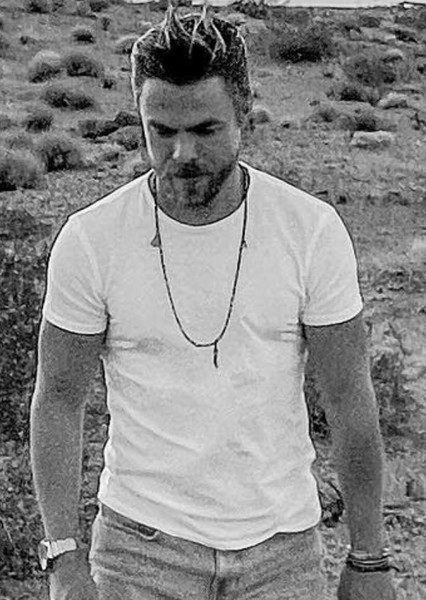 Derek Hough photo