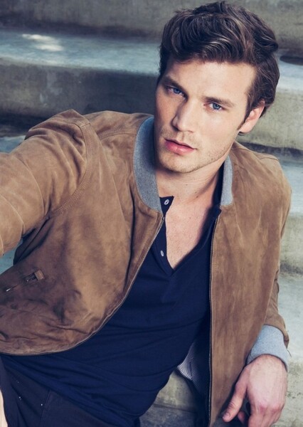 Derek Theler photo