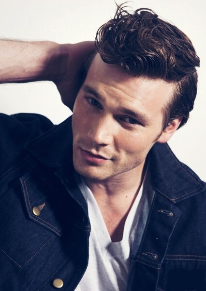 Derek Theler photo