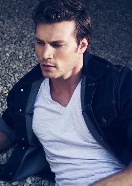 Derek Theler photo