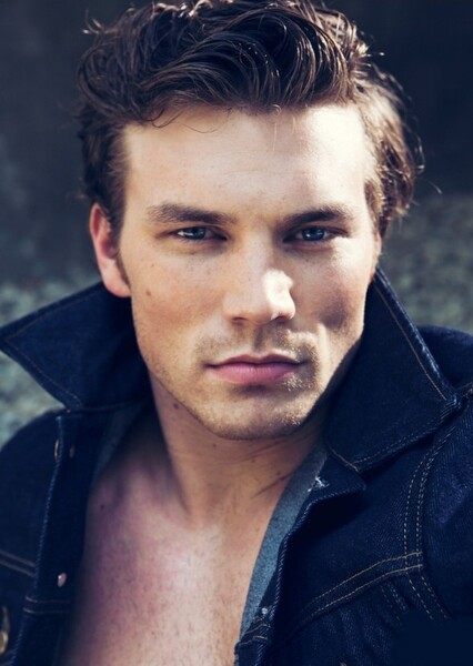 Derek Theler photo
