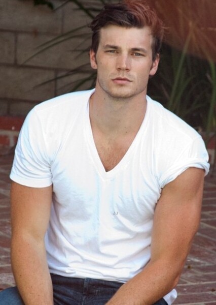 Derek Theler photo