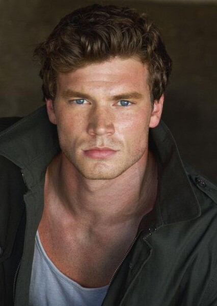 Derek Theler photo