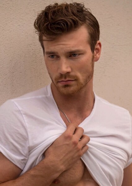 Derek Theler photo