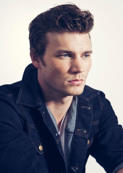 Derek Theler photo
