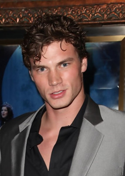 Derek Theler photo