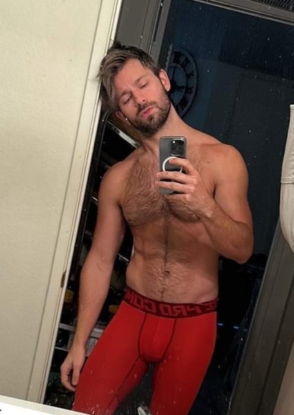 Derek Yates photo