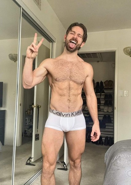 Derek Yates photo