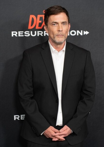Desmond Harrington