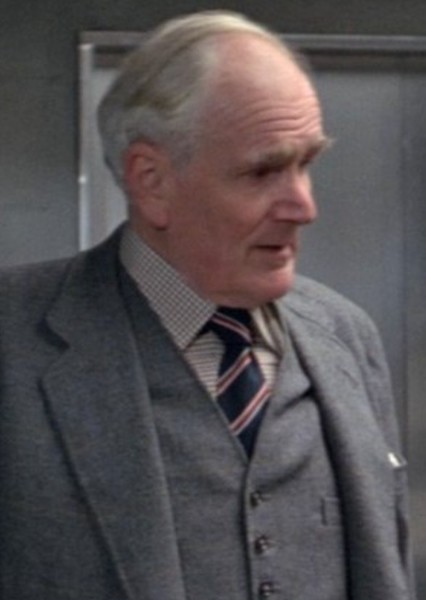 Desmond Llewelyn photo