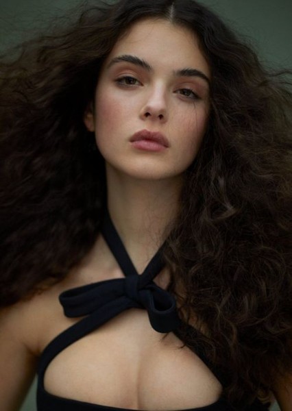 Deva Cassel photo