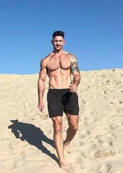 Devan Chandler Long photo
