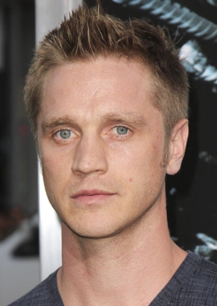 Devon Sawa photo