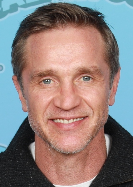 Devon Sawa photo