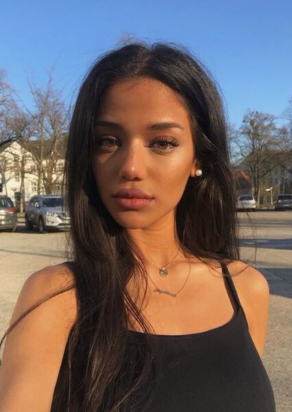 Dina Denoire photo