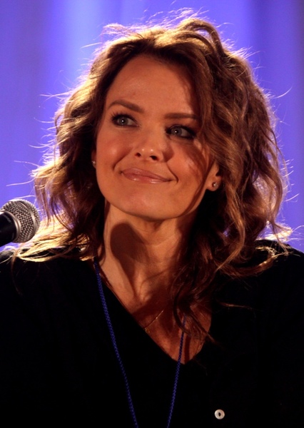 Dina Meyer photo