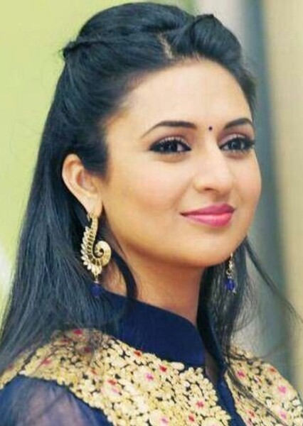 Divyanka Tripathi photo