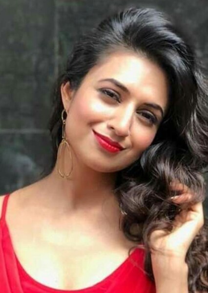 Divyanka Tripathi photo