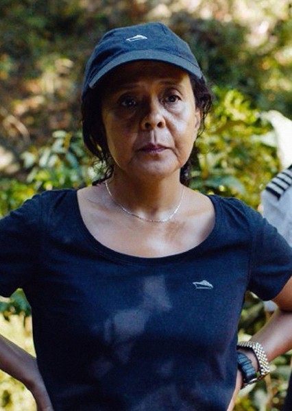 Dolly de Leon photo
