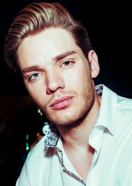 Dominic Sherwood photo