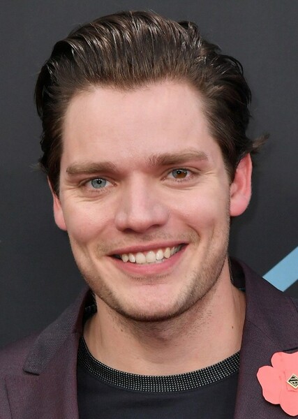 Dominic Sherwood photo