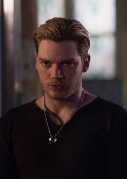 Dominic Sherwood photo