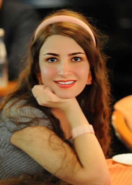 Dorsa Derakhshani photo