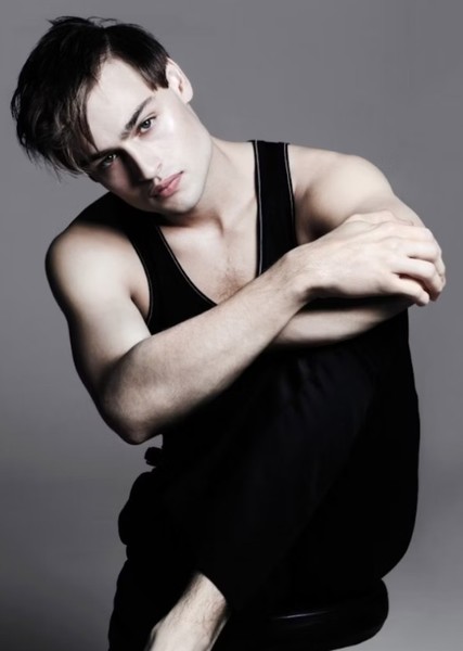 Douglas Booth photo
