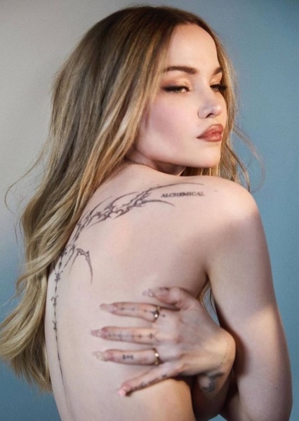 Dove Cameron photo